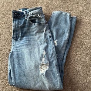 NWT Distressed jeans